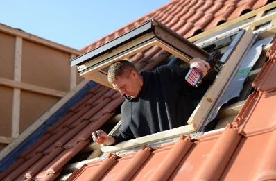 Pose de fenêtres de toit Velux à Charnas